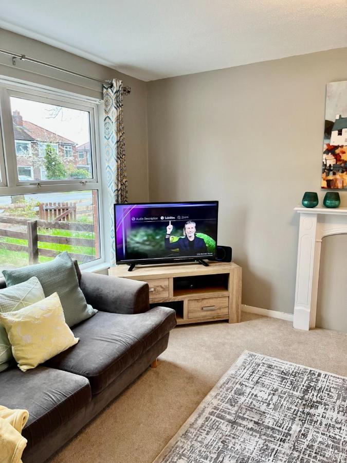 Canada House - Sleeps 6 -3 King Or 6 Single Ideal For Contractors Warrington  Exterior foto